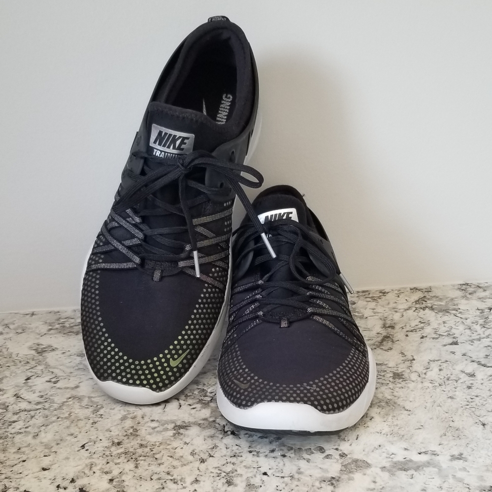 Nike Women's Free TR 7 Metallic/Black Sneaker